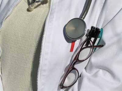 Truffe assicurative: arrestati quattro medici 