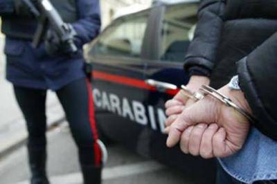 Ladro di telefonini arrestato dai carabinieri