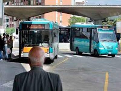 Trasporto pubblico, Confconsumatori: ”Al capolinea del bus mancano pensiline e sedute”
