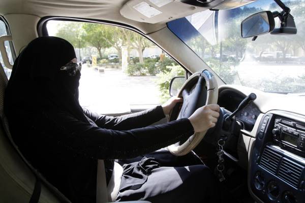 donne arabe al volante