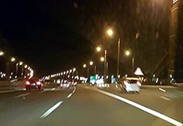 auto ferme in sosta sull'autostrada roma-fiumicino