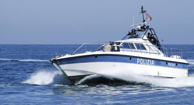 polizia di stato in mare motovedetta