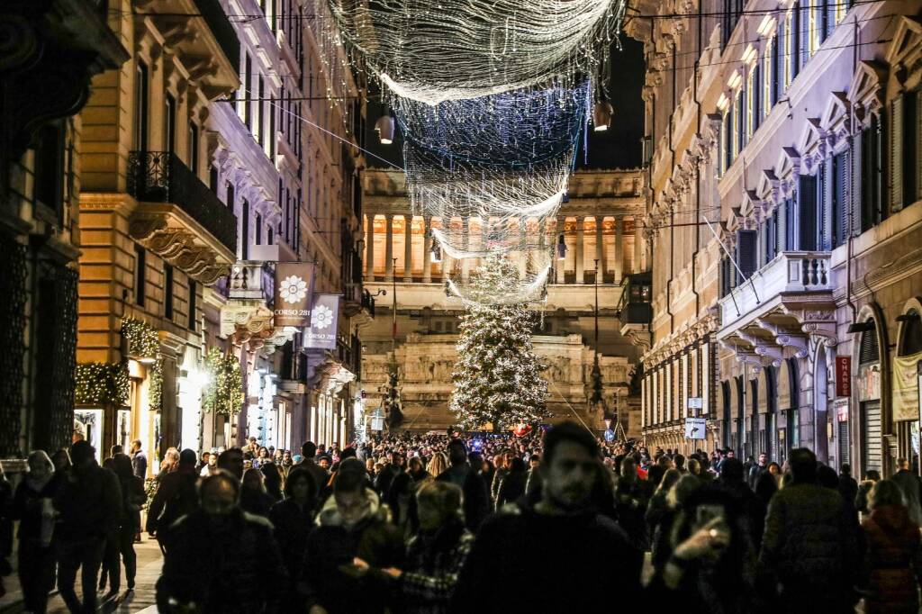 Immagini Natale Roma.Natale A Roma Con Spelacchio Vocale E Via Del Corso Tra Luci E Cinema Il Faro Online