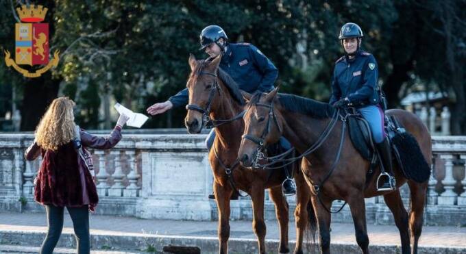 controlli coronavirus polizia a cavallo roma capitale