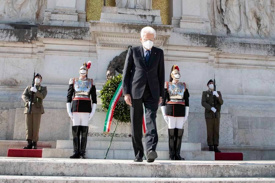 2 giugno festa della repubblica frecce tricolori cerimonia altare della patria