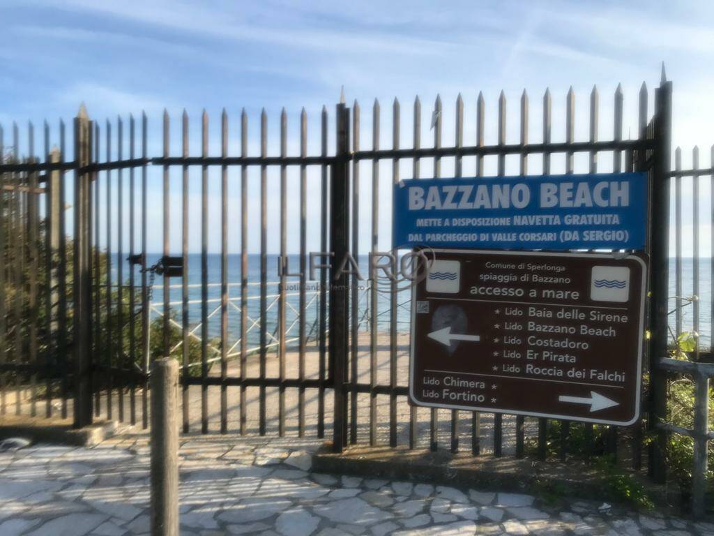 Tensioni a Bazzano, Sperlonga cambia: "Subito un'ordinanza per garantire a tutti l'accesso al mare"