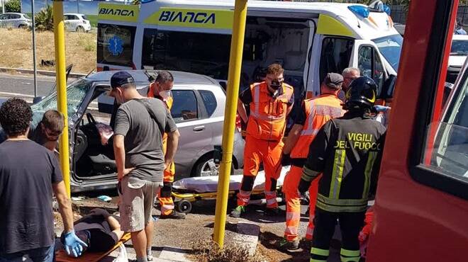 incidente ambulanza via casilina roma