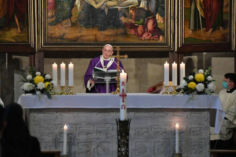 papa francesco preghiera grotte vaticane pontefici defunti 2 novembre