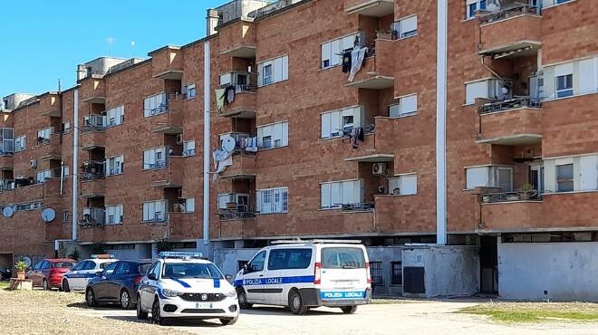 Ardea, "guerra" agli occupanti abusivi: sgomberati gli alloggi Ater di via  dei Fenicotteri - Il Faro Online