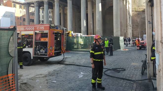 incendio piazza rotonda pantheon
