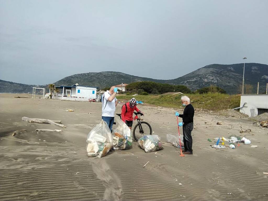 pulizie spiagge salto di Fondi