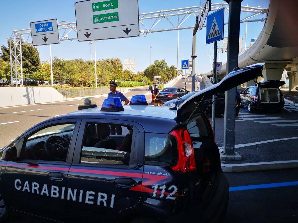 Fiumicino, altri sei Ncc sorpresi “a caccia” di clienti al Gate 3: pioggia di multe in aeroporto