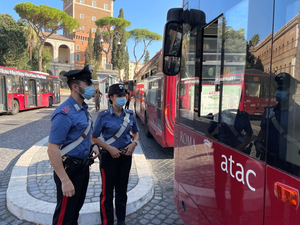 carabinieri roma piazza venezia