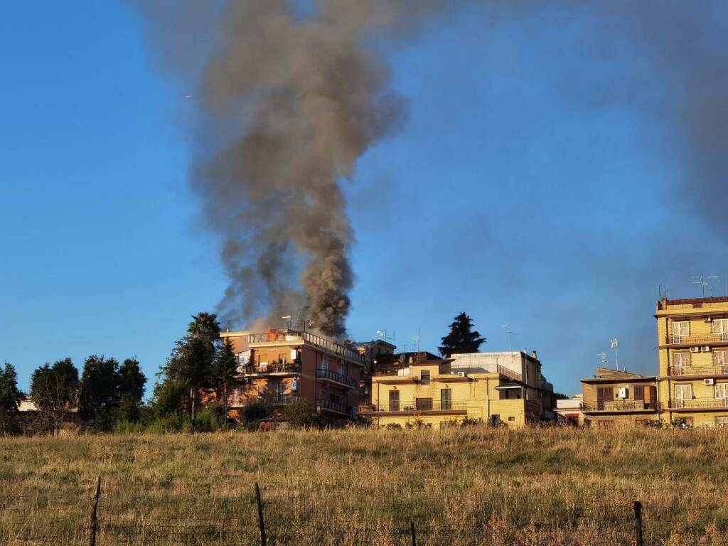 esplosione via atteone roma