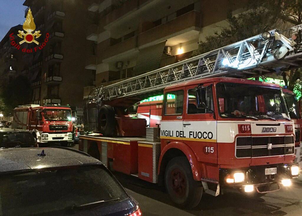 Incendio a Ponte Milvio, pizzeria distrutta dalle fiamme