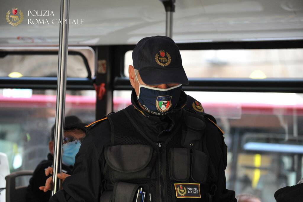 polizia locale roma, no mask