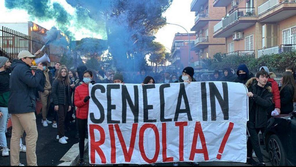 protesta al liceo Seneca di Roma