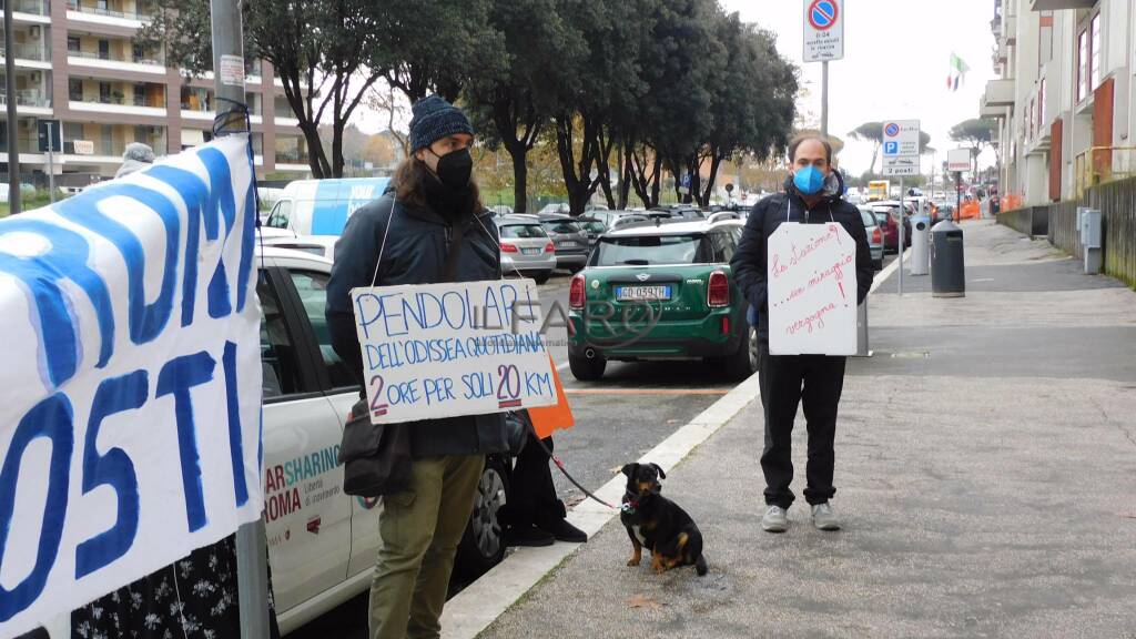 protesta comitato pendolari roma ostia 