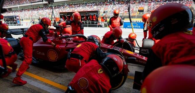 Clamoroso al Gran Premio di Spagna: Leclerc al comando, si ritira