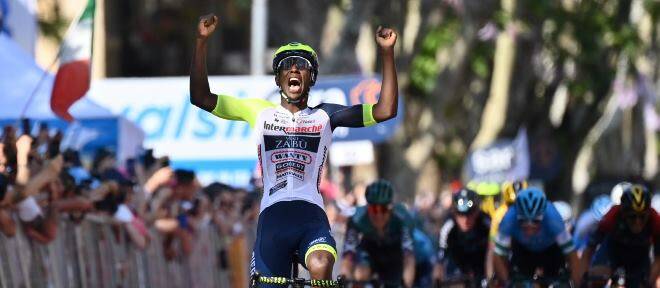 Ciclismo, Girmay: “Triste per il ritiro dal Giro d’Italia.. ci vediamo presto”
