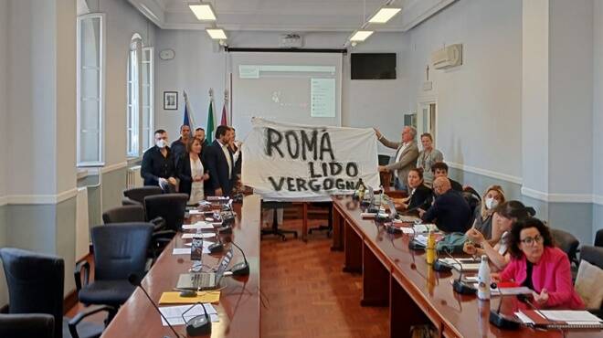 occupazione municipio x opposizione roma lido