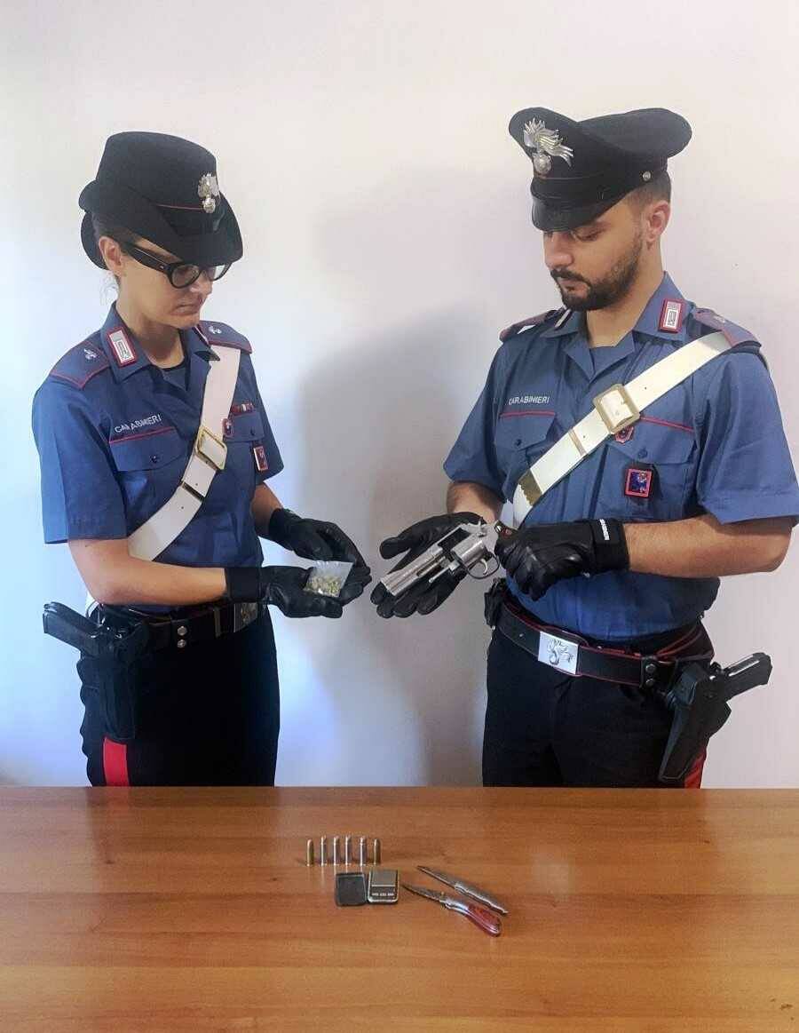 carabinieri roma, pistola