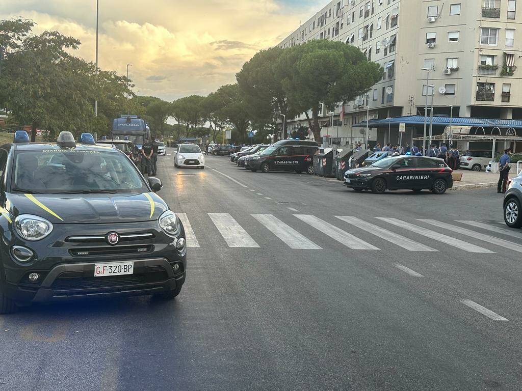 Blitz interforze a Tor Bella Monaca: sgomberati occupanti abusivi alle case Ater