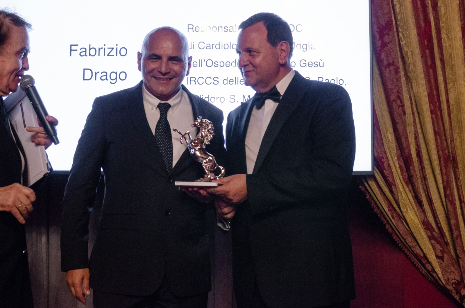 Il professor Fabrizio Drago del Bambino Gesù riceve il Premio Marta